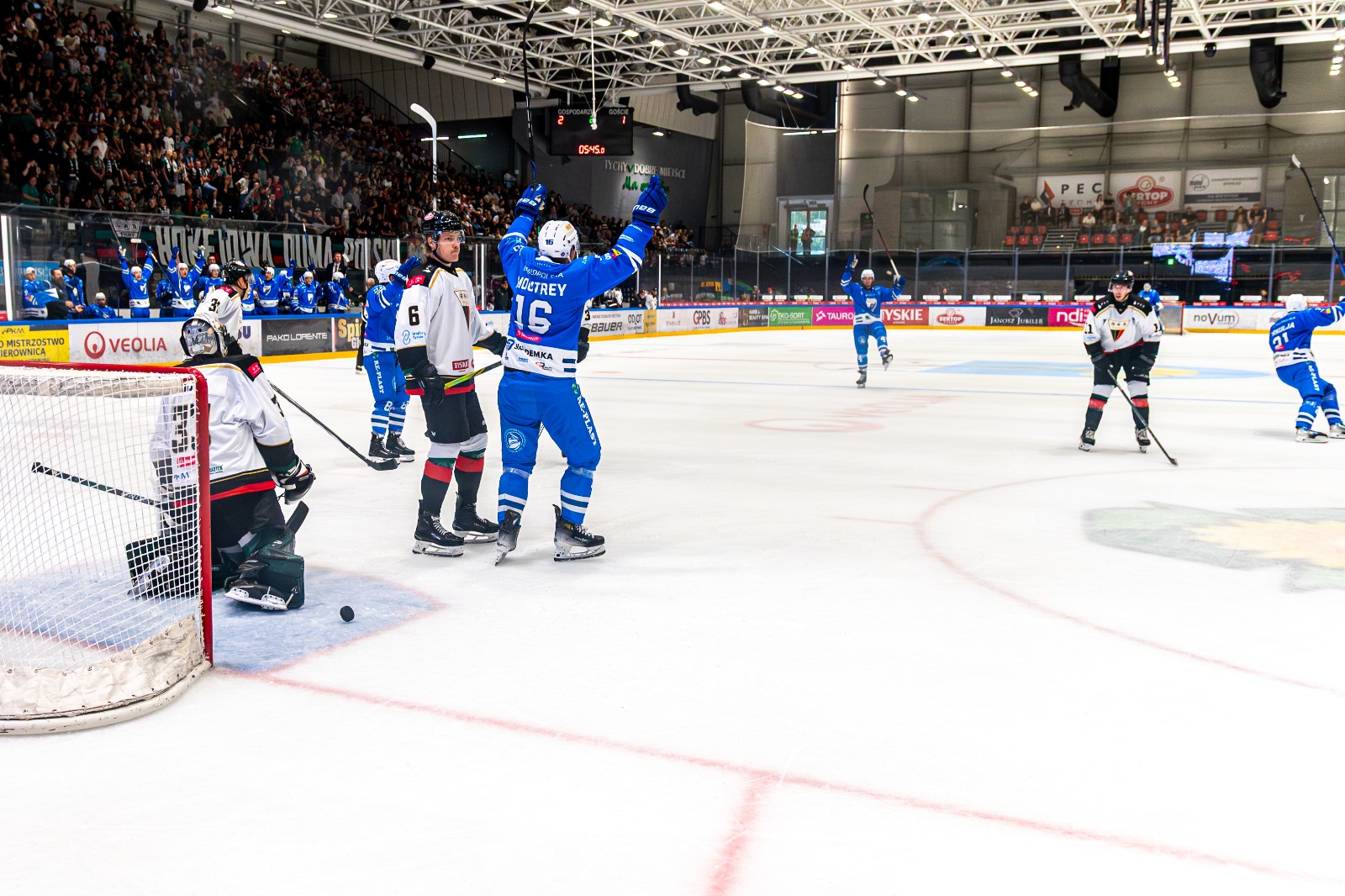 Unia Oświęcim króluje w lidze! Czwarte zwycięstwo z rzędu po thrillerze w Tychach