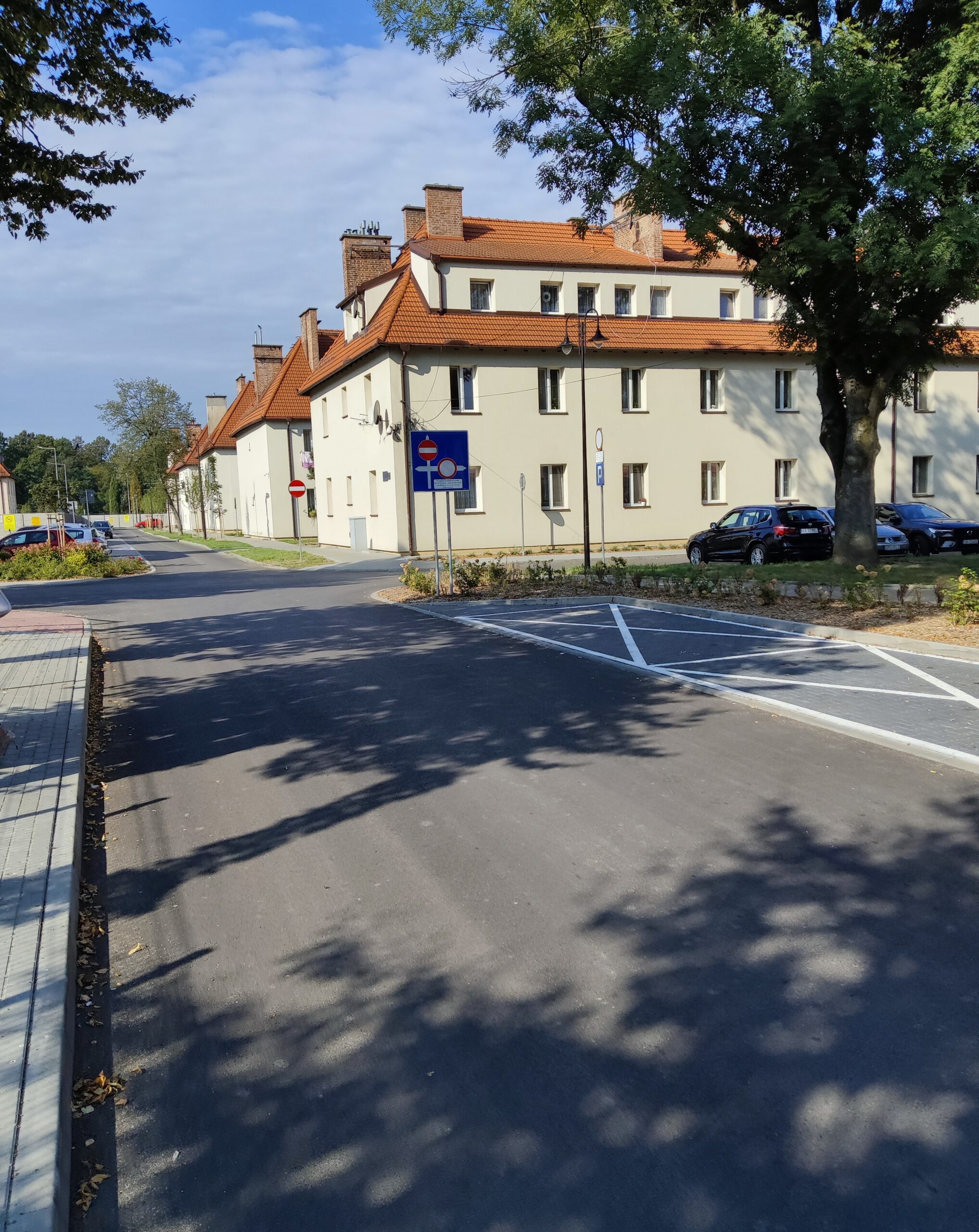 Osiedle Pileckiego po modernizacji: piękniej, funkcjonalniej, ale mieszkańcy ostrzegają