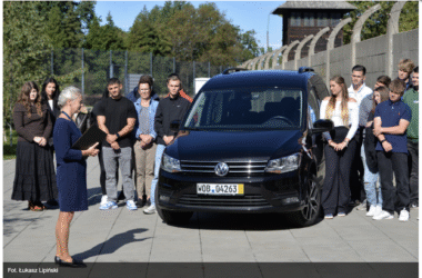 Volkswagen wsparł Muzeum Auschwitz! Nowy samochód ułatwi pracę w Miejscu Pamięci