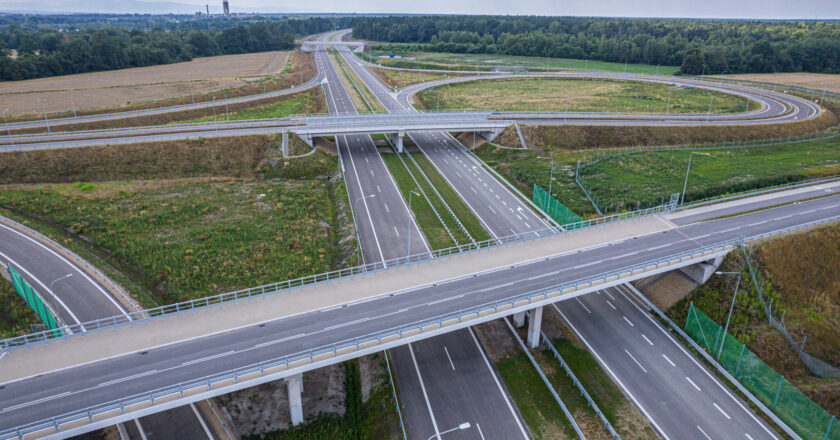 Węzeł S1 Oświęcim – widok z drona na skrzyżowanie i estakady nowej drogi ekspresowej