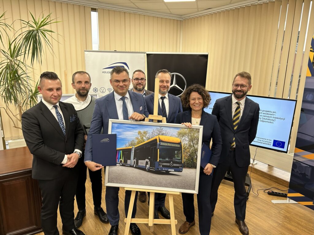 Podpisanie umowy wykonawczej na zakup autobusów elektrycznych zasilanych wodorem dla Kolei Małopolskich