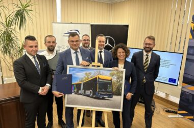 Podpisanie umowy wykonawczej na zakup autobusów elektrycznych zasilanych wodorem dla Kolei Małopolskich