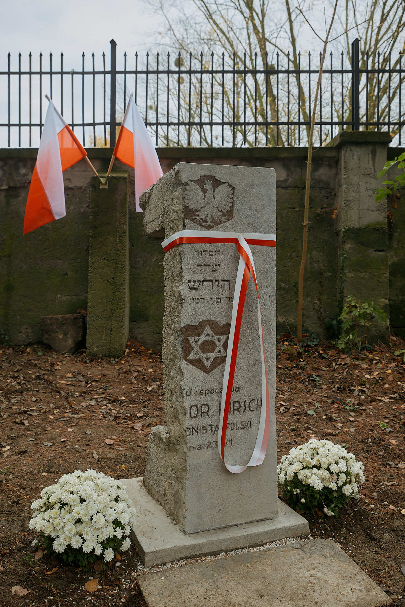 Oświęcim: Odsłonięto odrestaurowany nagrobek legionisty Icchaka Izydora Hirscha