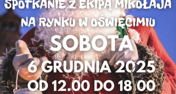 Plakat wydarzenia miejskiego przedstawiający św. Mikołaja w czerwonym stroju, trzymającego lampion. Po prawej stronie widać renifera. Na plakacie znajdują się informacje o spotkaniu ze św. Mikołajem na rynku w Oświęcimiu 6 grudnia 2025 roku, w godzinach od 12:00 do 18:00, z zapowiedzią żywych reniferów i wspólnego zapalenia miejskiej choinki o godz. 16:00.