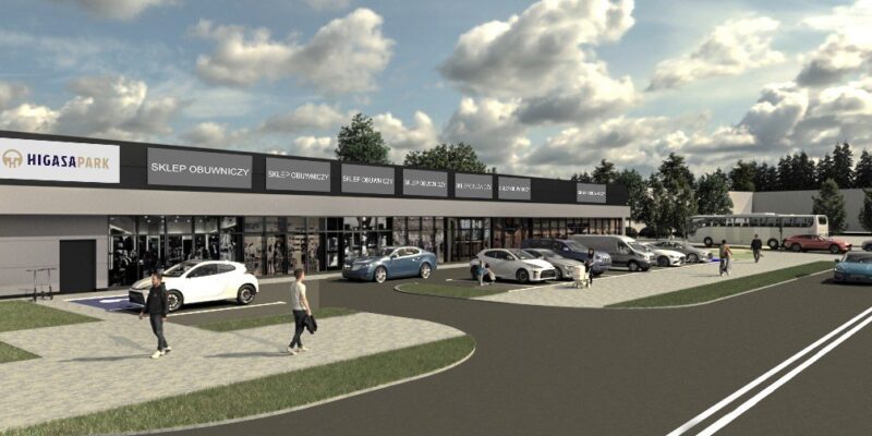 Wizualizacja parku handlowego Higasa Park Oświęcim – nowoczesny, jednokondygnacyjny budynek usługowo-handlowy z dużymi przeszklonymi witrynami, przed którym znajduje się parking z zaparkowanymi samochodami i pieszymi. Obiekt zlokalizowany u zbiegu ulic Legionów i Garbarskiej.