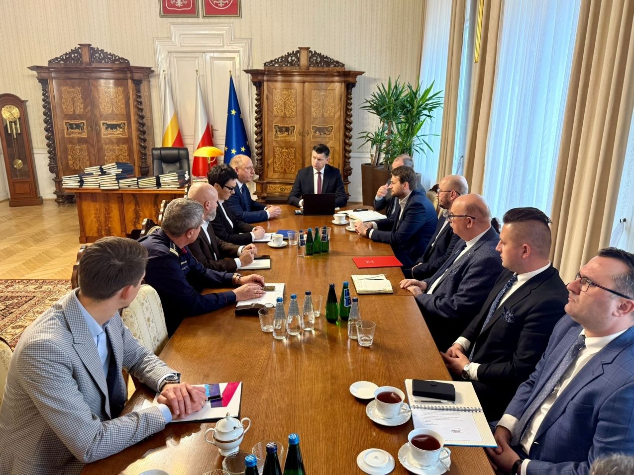 Małopolska wzmacnia bezpieczeństwo kolei. Pilne spotkanie po ogłoszeniu alarmu CHARLIE