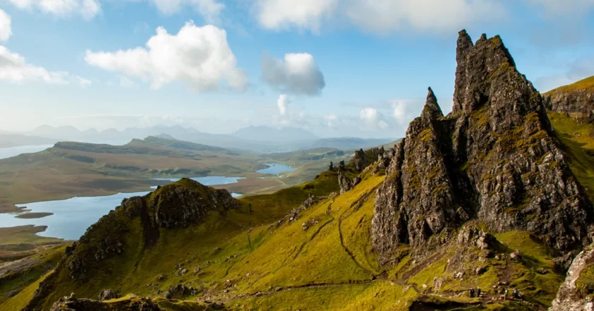 SPOTKANIE PRZY GLOBUSIE #78: „PRZESTRZEŃ, OWCE I POGODA W KRATĘ – WĘDRÓWKI PO DZIKICH GÓRACH SZKOCJI” / MARCIN BŁOŃSKI