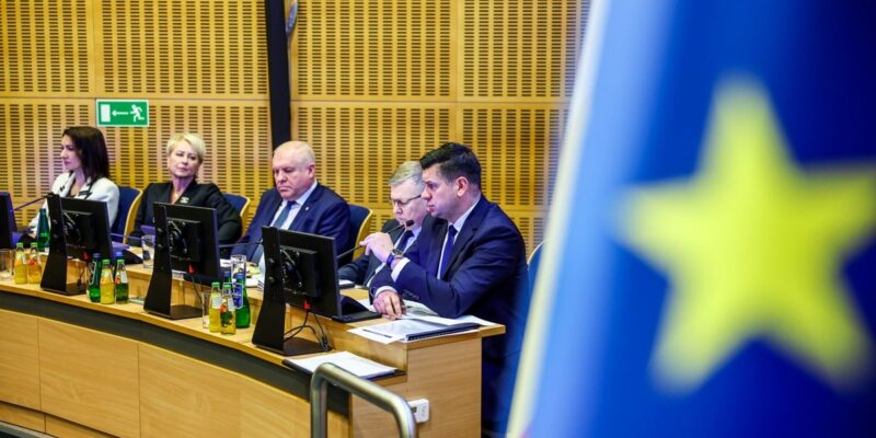 Radni Sejmiku Województwa Małopolskiego podczas sesji budżetowej – obrady nad rekordowym budżetem Małopolski na 2026 rok w sali sejmiku w Krakowie.