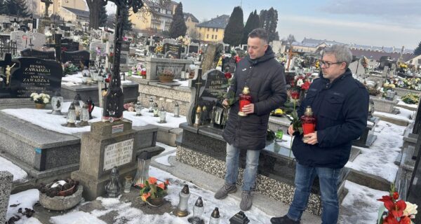 znicze cmentarz rocznica powstania styczniowego Oświęcim radny Łoziński Plinta