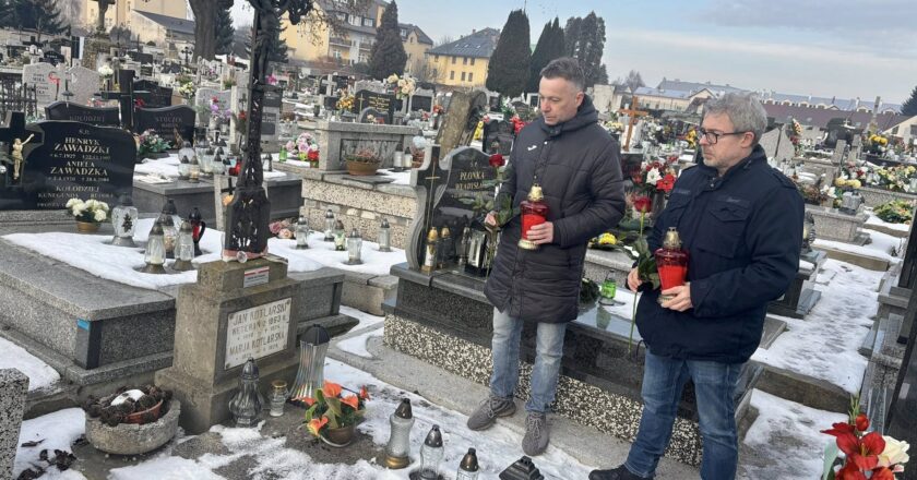 znicze cmentarz rocznica powstania styczniowego Oświęcim radny Łoziński Plinta