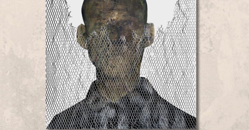 Plakat zapraszający na wystawę malarstwa Tymoteusza Tryzno „92” w Muzeum Pamięci Mieszkańców Ziemi Oświęcimskiej. Na grafice centralnej widoczny jest malarski portret mężczyzny częściowo zasłonięty metalową siatką, z podpisem „Feliks” 2025. Informacje o otwarciu wystawy: 26 stycznia 2026 roku, godz. 11.00, ul. M. Kolbego 2A w Oświęcimiu.