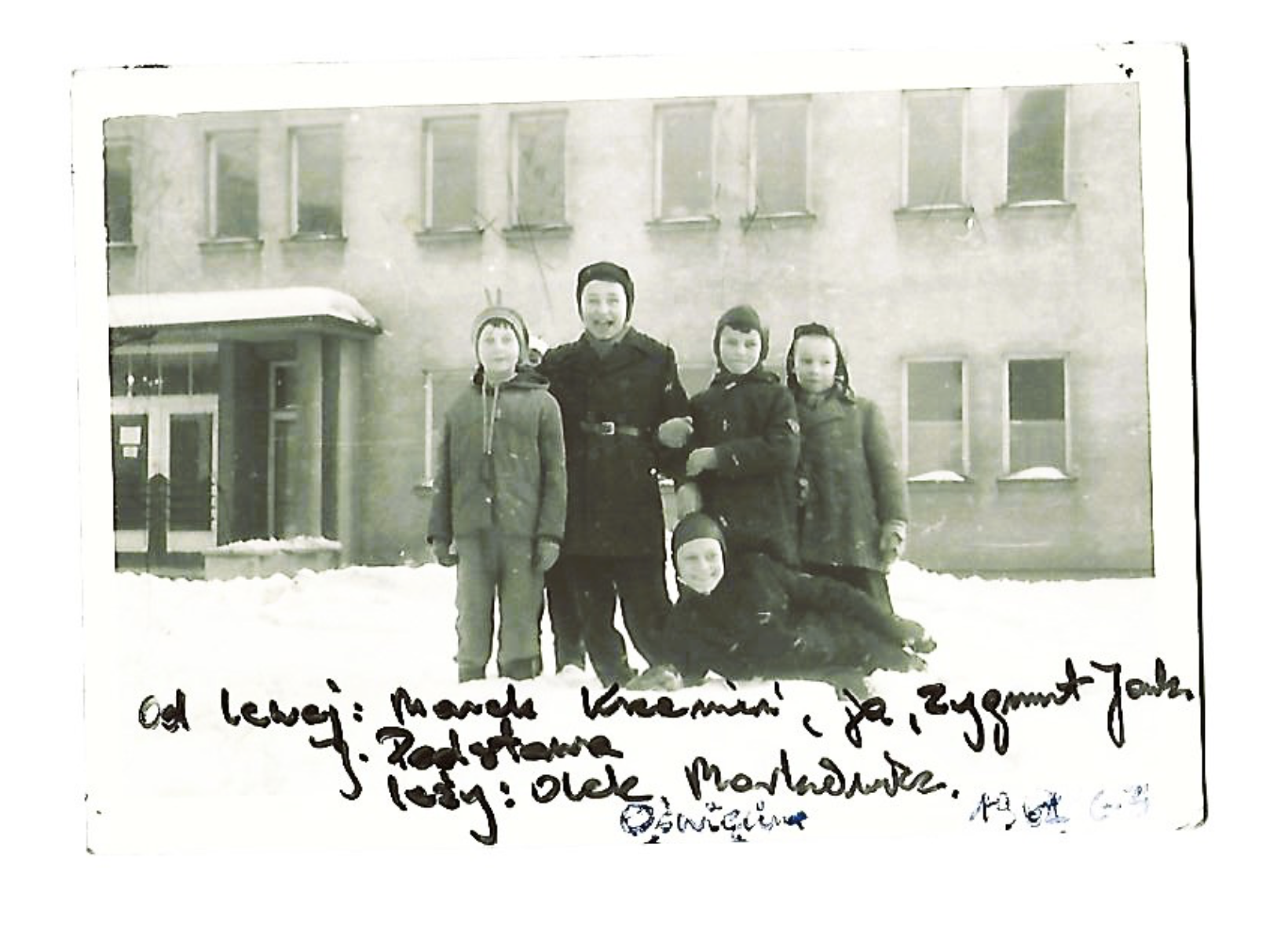 Czytelnik prosi o pomoc. Rozpoznajesz chłopców ze zdjęcia sprzed 60 lat?