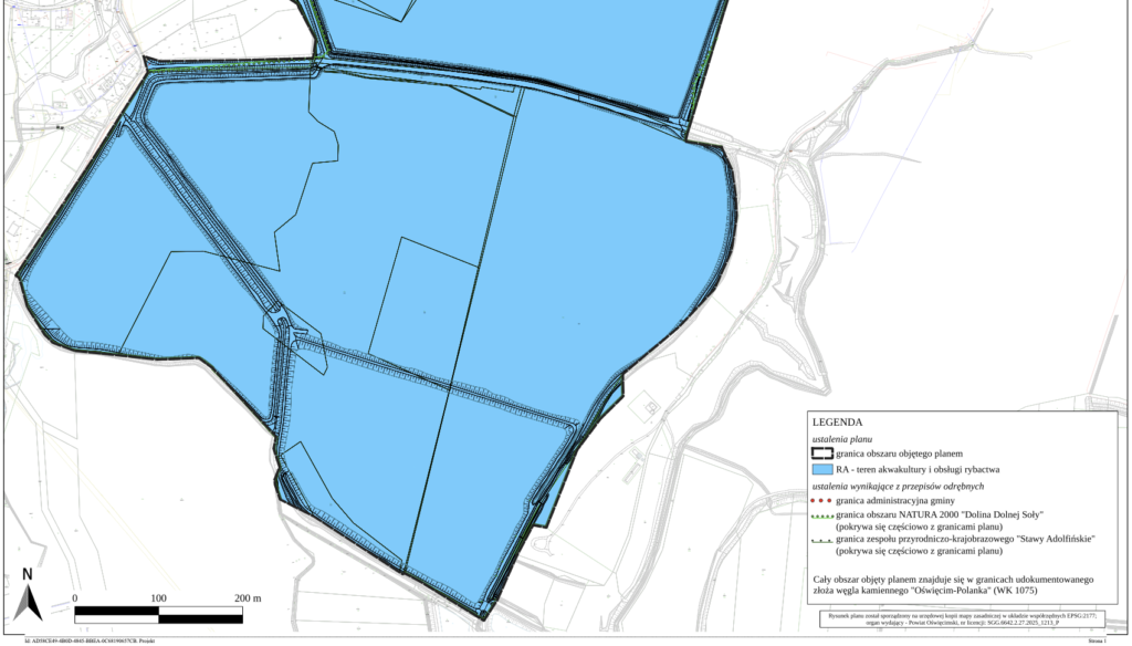 Mapa miejscowego planu zagospodarowania przestrzennego dla części Stawów Adolfińskich w Grojcu. Obszar objęty planem zaznaczony czarną linią i wypełniony kolorem niebieskim jako teren akwakultury i obsługi rybactw