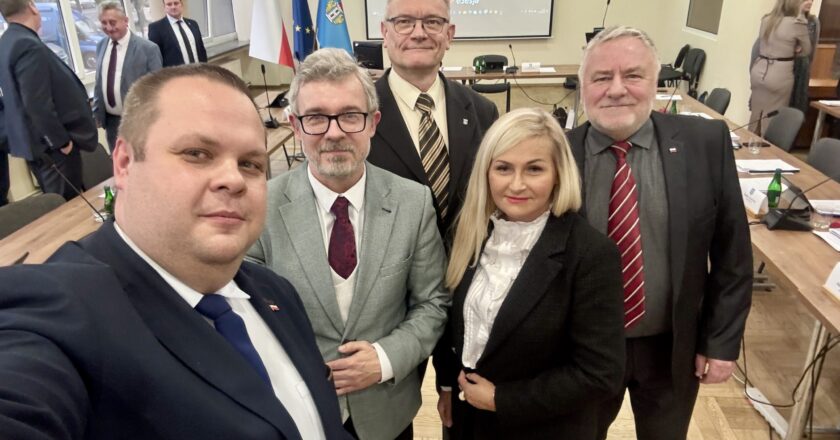 rada miasta Oświęcim radni w sali sesyjnej OCK