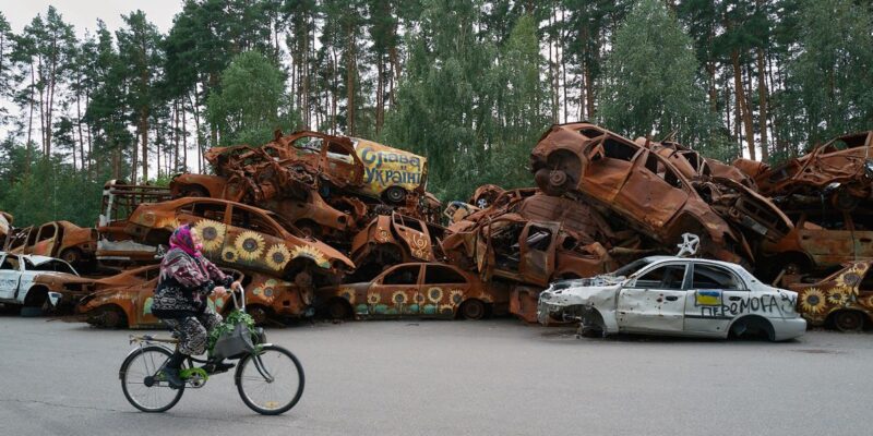 Wystawa fotografii Andrzeja Rudiaka „1461 dni. Życie w cieniu wojny” w Oświęcimskim Centrum Kultury