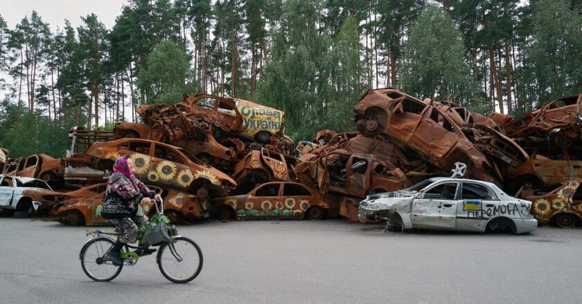 Wystawa fotografii Andrzeja Rudiaka „1461 dni. Życie w cieniu wojny” w Oświęcimskim Centrum Kultury