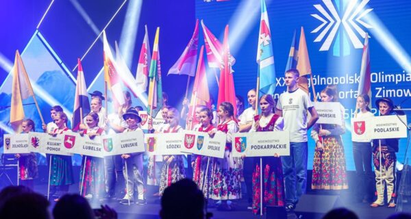 Ceremonia otwarcia XXXII Ogólnopolskiej Olimpiady Młodzieży Małopolska 2026 w Zakopanem – uczestnicy wydarzenia i goście podczas inauguracji w Szkole Mistrzostwa Sportowego.
