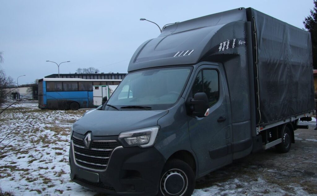 Policjanci z Komisariatu Policji w Chełmku odnaleźli na ul. Przemysłowej skradzionego w Zabrzu busa Renault Master. Pojazd po oględzinach został zwrócony właścicielowi.