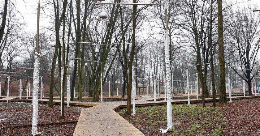 Nowa aleja lamp w budowanym parku nad Sołą w Oświęcimiu