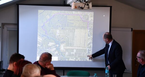 Spotkanie wójt Brzezinka Muzeum Auschwitz ogrodzenie teren Birkenau budowa 2026