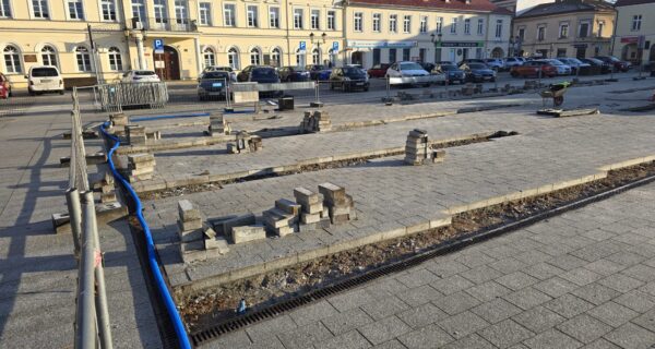 Remont Rynek Oświęcim otoczaki granit betonoza skwar zieleń utrudnienia 2026
