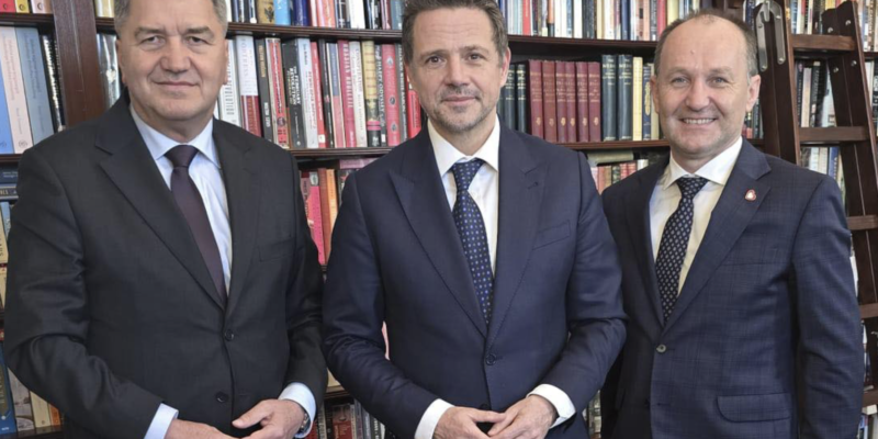 Spotkanie Rafał Trzaskowski Janusz Chwierut Marek Sowa Drzewo Pamięci Warszawa Oświęcim Aleja Zasole 2026