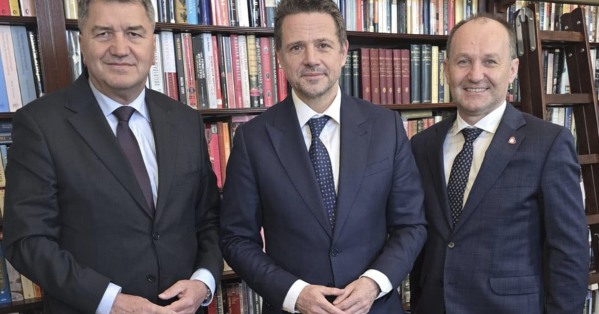 Spotkanie Rafał Trzaskowski Janusz Chwierut Marek Sowa Drzewo Pamięci Warszawa Oświęcim Aleja Zasole 2026