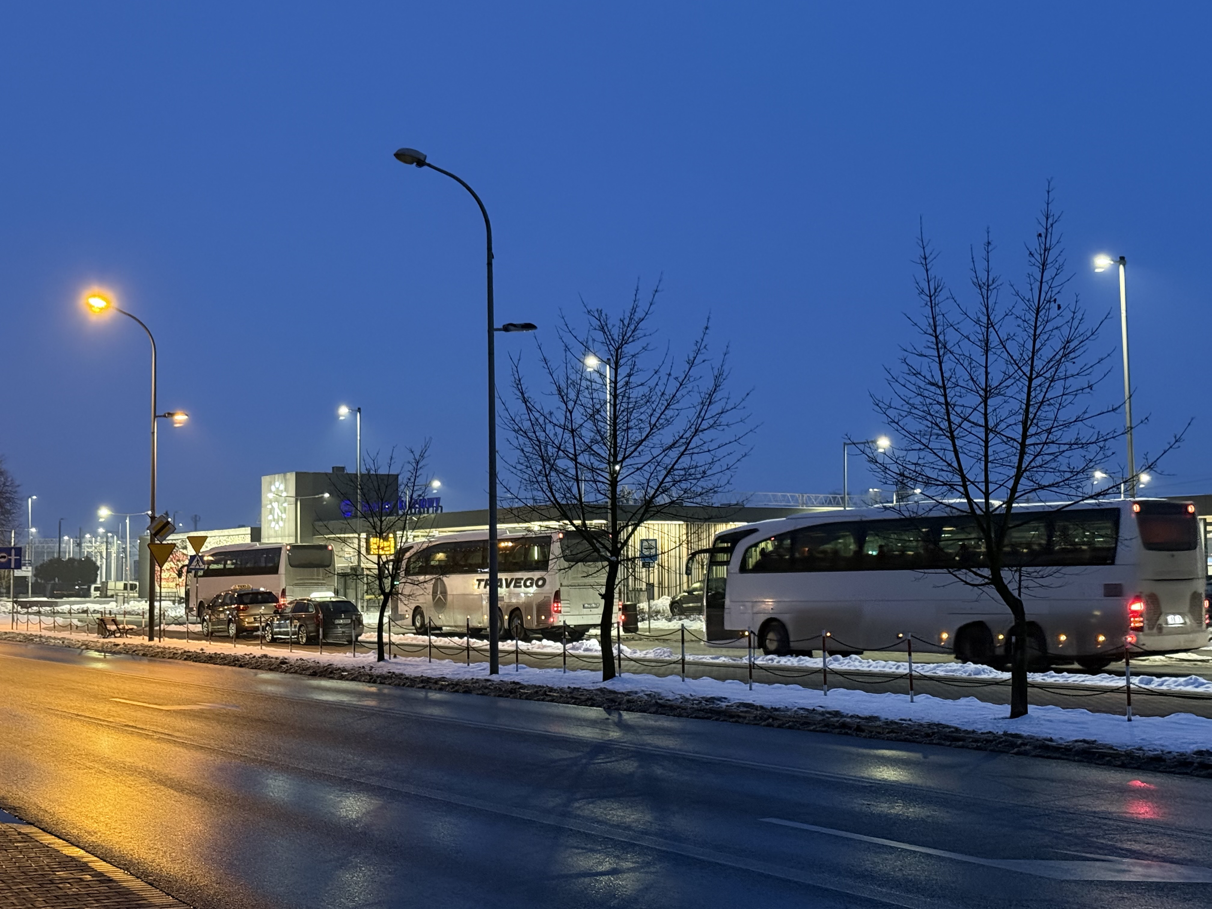 Szybciej do Krakowa z Oświęcimia! Nowe autobusy ZKA pojadą autostradą A4 – sprawdź zmiany