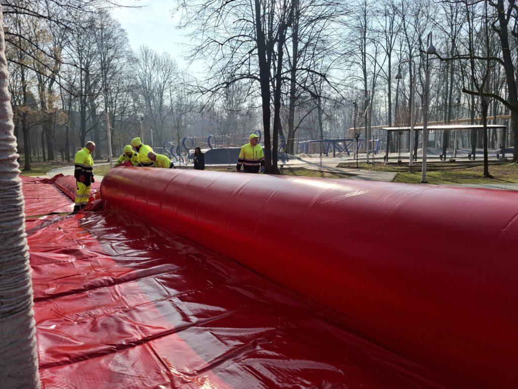 Ćwiczenia przeciwpowodziowe Bulwary Oświęcim rękawy zapora 180 metrów OSP spółki miejskie 2 miliony sprzęt 2026