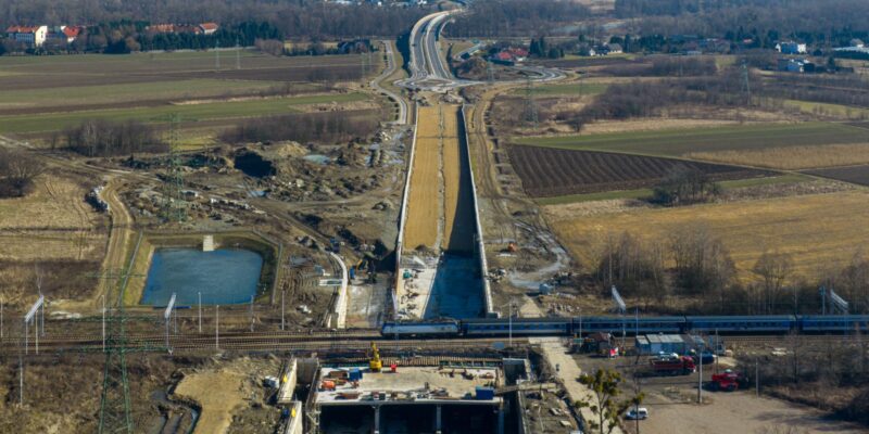 Budowa tunel obwodnica Oświęcim Brzezinka przeciskanie konstrukcja betonowa 5000 ton tory kolejowe pipe roofing 2026