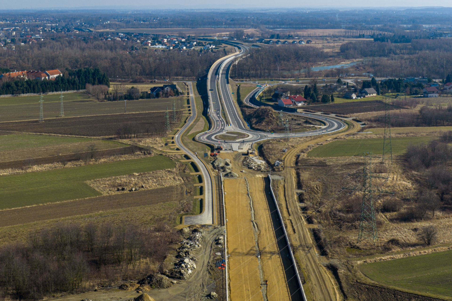 Gigantyczny tunel pod torami w Brzezince! 5000 ton betonu przeciskanych bez zatrzymania pociągów