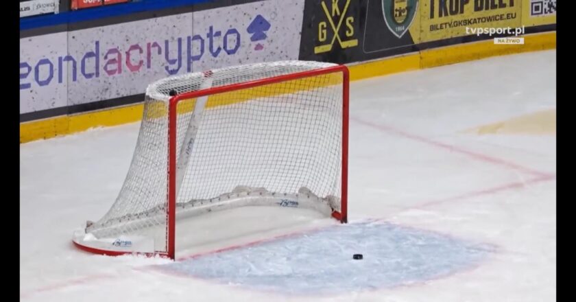 Hokeiści Unii Oświęcim podczas meczu półfinałowego z GKS Katowice w Polskiej Hokej Lidze