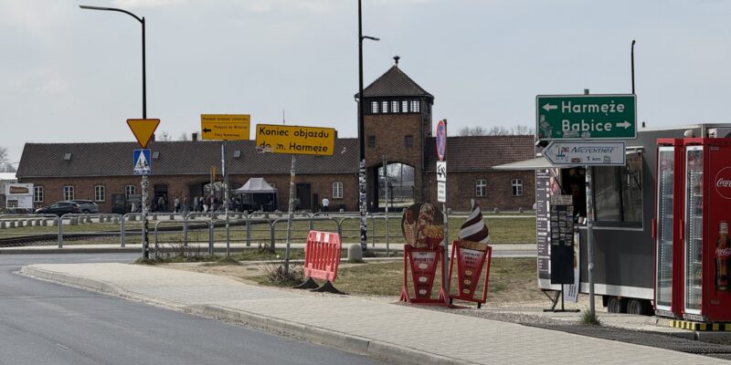 Taras widokowy Birkenau Auschwitz panorama obóz koncentracyjny Brzezinka COT parking Oświęcim 2026