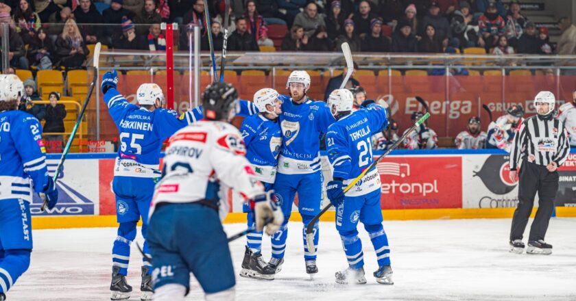Unia Oświęcim zwycięstwo Toruń 2:1 play-off seria 2:2 Söderberg Ahopelto hokej ćwierćfinał 2026