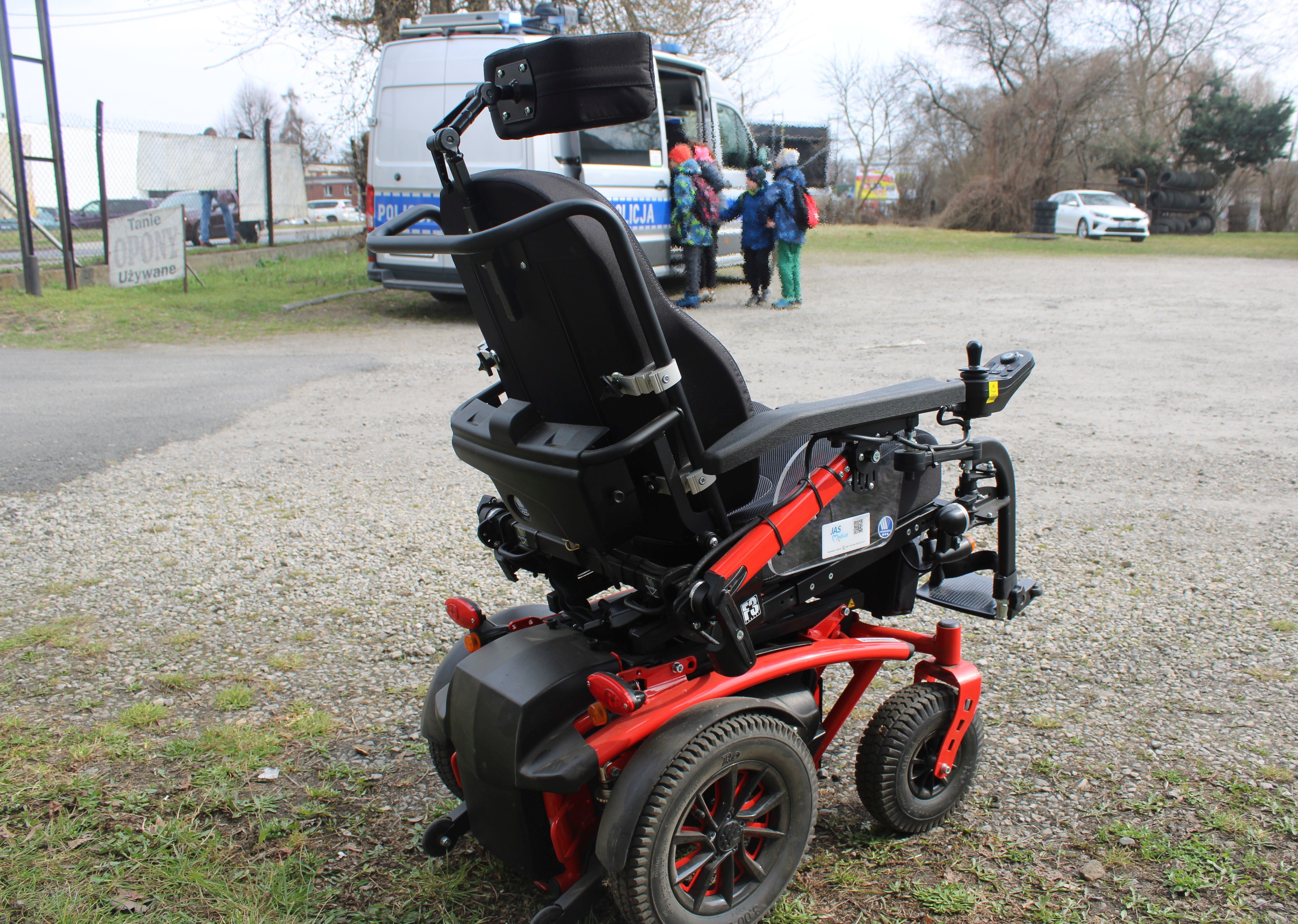 Wypadek na Konarskiego w Oświęcimiu! Renault potrącił mężczyznę na elektrycznym wózku inwalidzkim