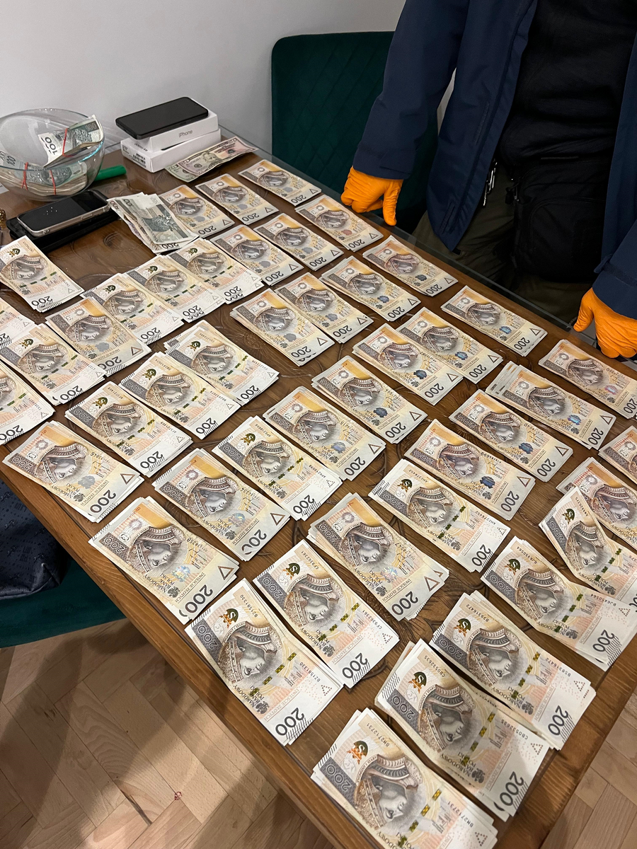 19-latek wpadł w ręce policji pod blokiem w Oświęcimiu! Oszustwo na legendę