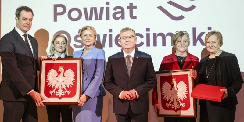 SOSW Oświęcim Zofia Posmysz województwo 9,5 mln wsparcie 30 milionów sala gimnastyczna Kozłowski 286 uczniów 2026 Iwona Gibas