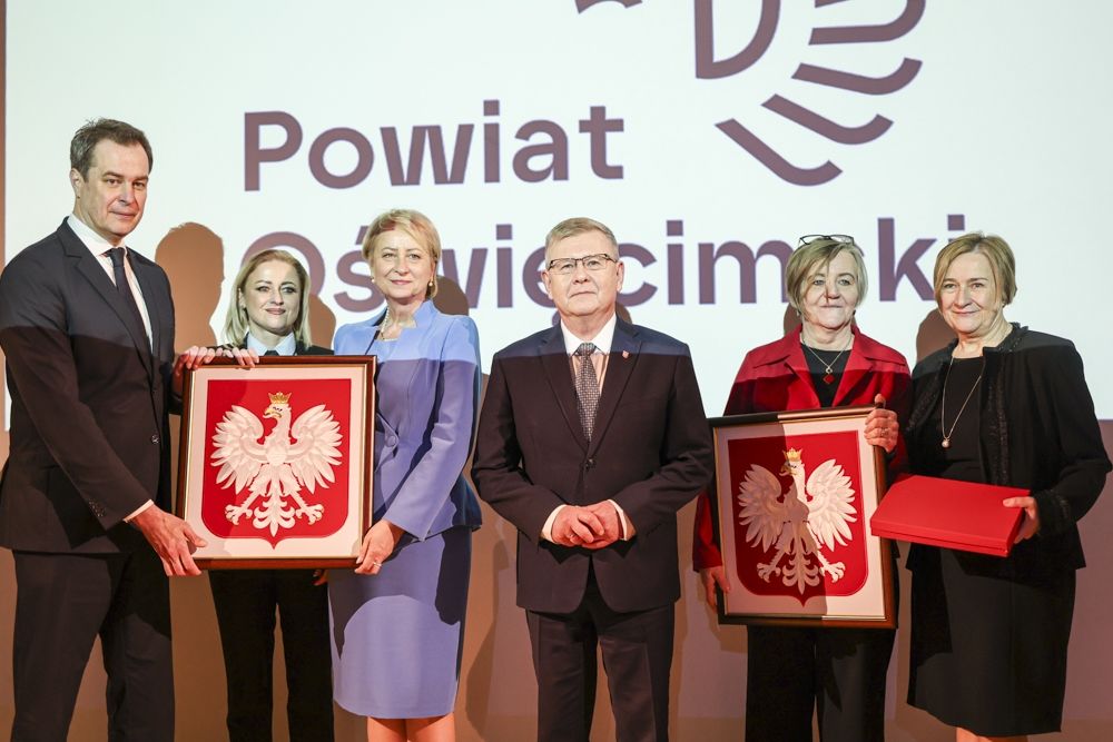 SOSW Oświęcim Zofia Posmysz województwo 9,5 mln wsparcie 30 milionów sala gimnastyczna Kozłowski 286 uczniów 2026 Iwona Gibas