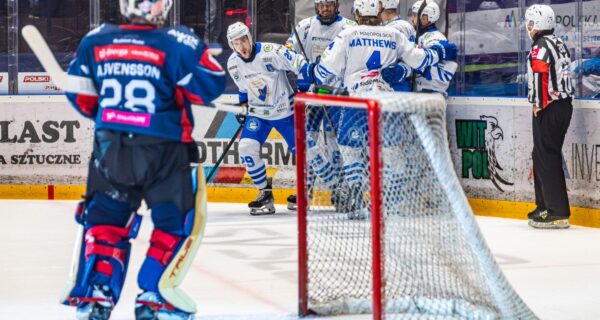 Unia Oświęcim zwycięstwo Toruń 4:0 play-off seria 3:2 Heikkinen Lundin czyste konto hokej 2026