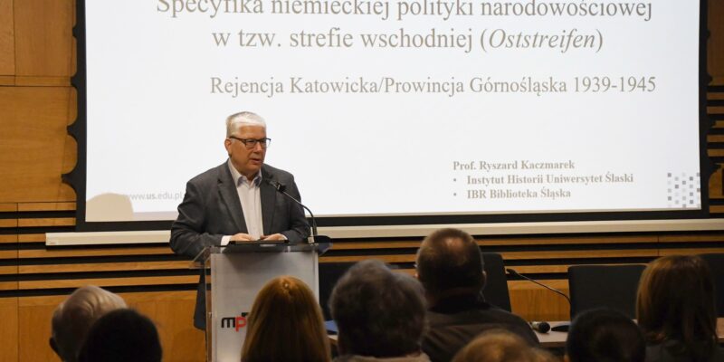 Konferencja „Utracone domy" w Muzeum Pamięci Mieszkańców Ziemi Oświęcimskiej – prelegenci i uczestnicy podczas spotkania poświęconego wysiedleniom przy KL Auschwitz, kwiecień 2026