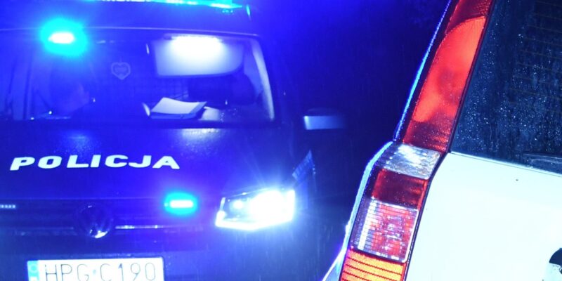 Kontrola drogowa dzielnicowych z Komisariatu Policji w Zatorze na ulicy Głównej w Graboszycach – zatrzymanie 24-latka z 1,2 promila alkoholu, 14 kwietnia 2026