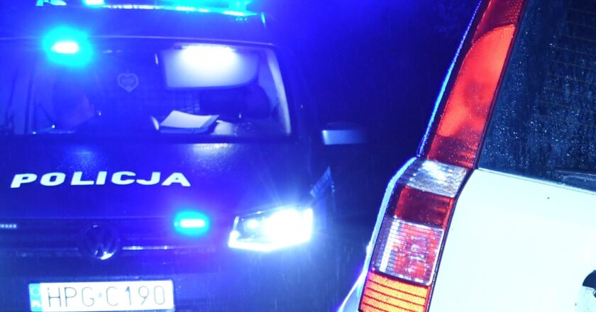 Kontrola drogowa dzielnicowych z Komisariatu Policji w Zatorze na ulicy Głównej w Graboszycach – zatrzymanie 24-latka z 1,2 promila alkoholu, 14 kwietnia 2026