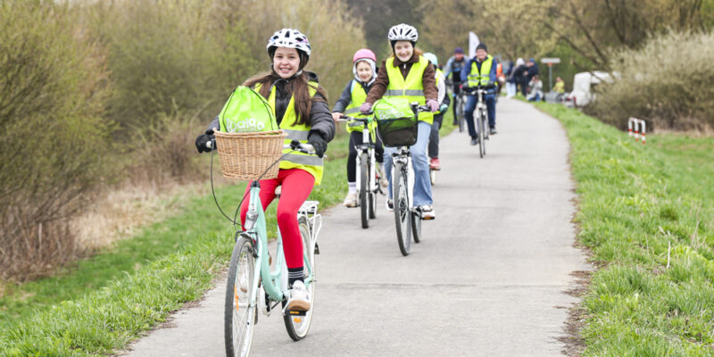 Nowy odcinek trasy rowerowej VeloSkawa w Dolinie Dolnej Skawy – otwarcie odcinka Podolsze–Łączany przez marszałka Łukasza Smółkę, kwiecień 2026