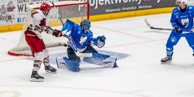 Hokeiści KS Unia Oświęcim podczas meczu play-off o brązowy medal przeciwko ECB Zagłębiu Sosnowiec, sezon 2025/2026