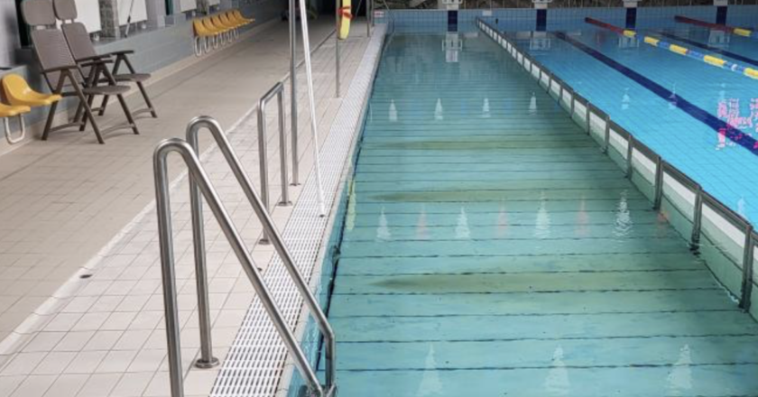 Basen pod Platanem w Brzeszczach – obiekt przejdzie modernizację obejmującą wymianę wypłycenia toru i montaż urządzeń dla osób z niepełnosprawnościami, 2026