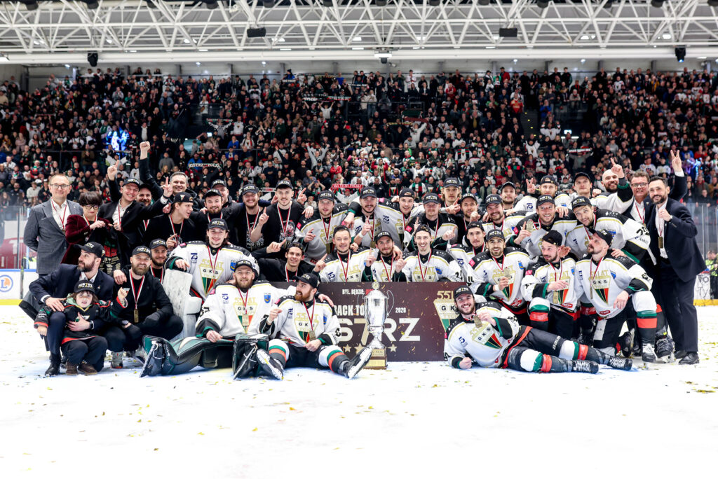 Hokeiści GKS Tychy świętują siódme mistrzostwo Polski po wygranej z GKS Katowice 7:2 w czwartym meczu finałowym Tauron Hokej Ligi, 7 kwietnia 2026