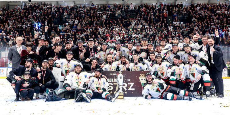 Hokeiści GKS Tychy świętują siódme mistrzostwo Polski po wygranej z GKS Katowice 7:2 w czwartym meczu finałowym Tauron Hokej Ligi, 7 kwietnia 2026