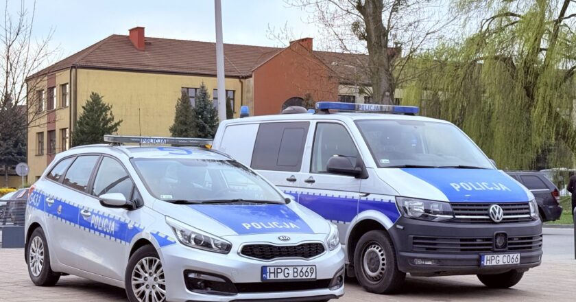 Ostrzeżenie policji przed oszustwem internetowym metodą na inwestycje w akcje – fałszywy broker wyłudził 160 000 zł od mieszkańca gminy Oświęcim, kwiecień 2026