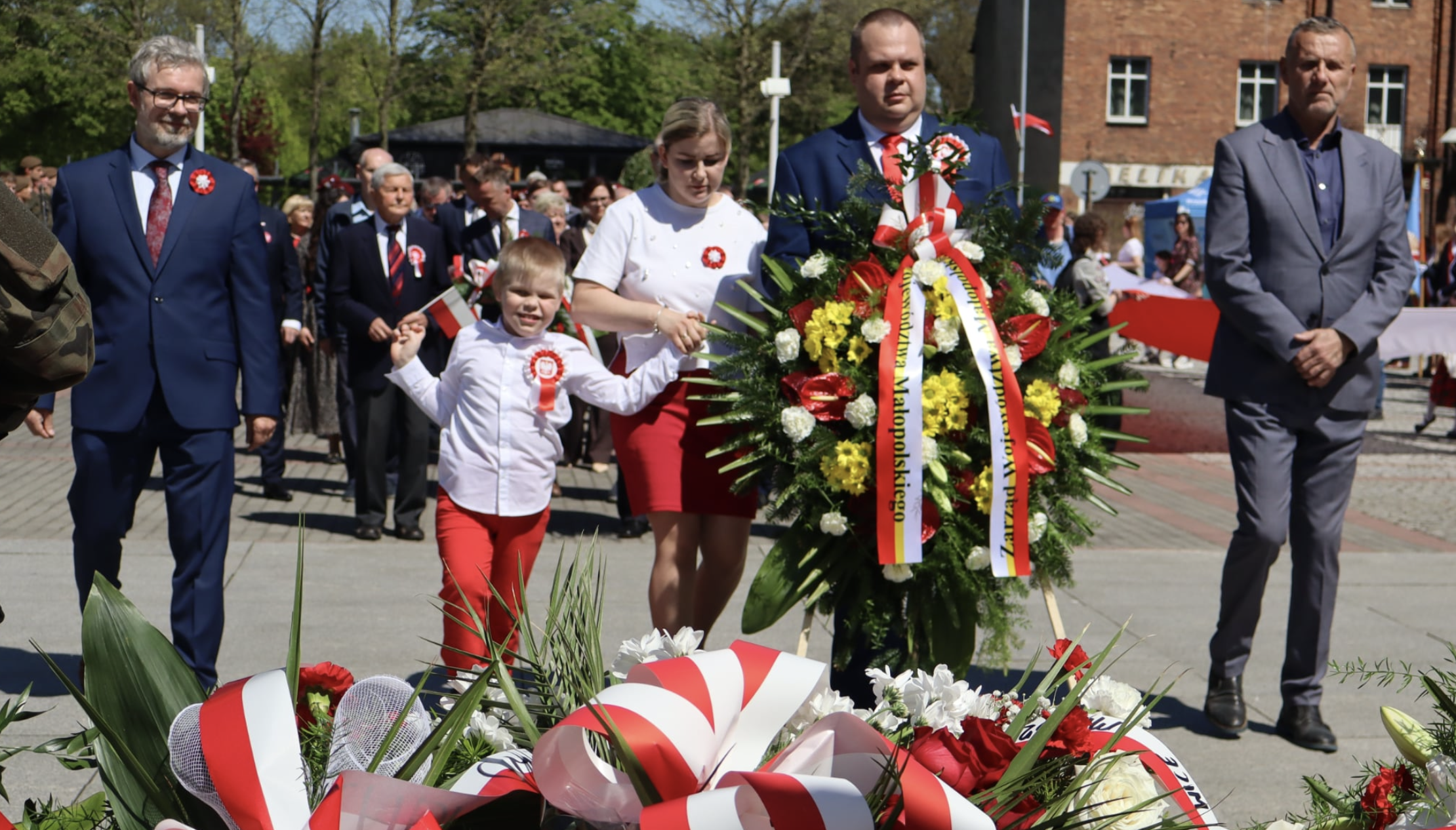 Oświęcim świętował 235. rocznicę Konstytucji 3 Maja. Setki mieszkańców przeszły z flagami